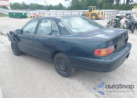 1992 Toyota Camry Le from USA, damaged, VIN 4T1SK12E2NU077952